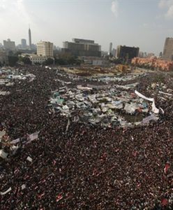 Miliony na ulicach, a Mubarak poleciał nad morze
