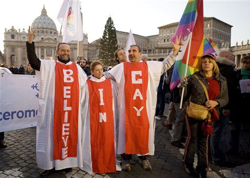 Protest stowarzyszeń gejów na placu św. Piotra