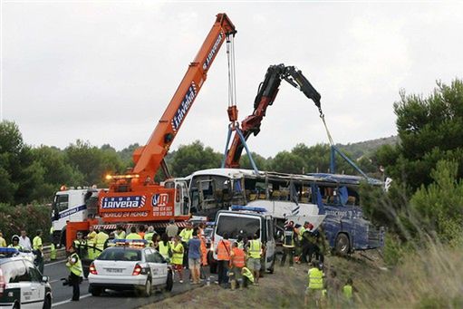 8 zabitych, 45 rannych w wypadku autobusu w Hiszpanii