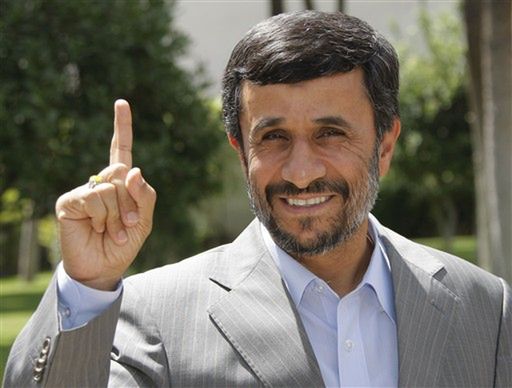 "Przeciwników Ahmadineżada gwałcono w więzieniach"