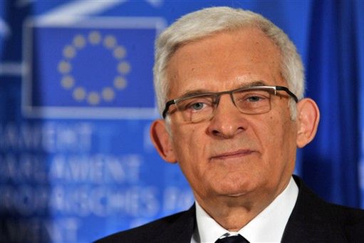 Buzek zaniepokojony sytuacją na Białorusi