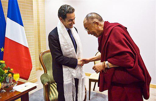 Ambasador wezwany po rozmowie Sarkozy'ego z Dalajlamą