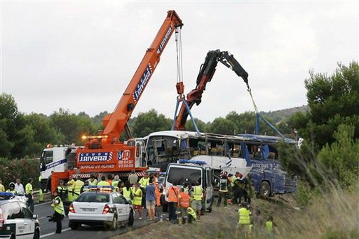8 zabitych, 45 rannych w wypadku autobusu w Hiszpanii