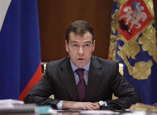 Miedwiediew: zdymisjonuję szefów służb bezpieczeństwa