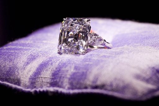 Sprzedano wyjątkowo cenny diament za rekordową cenę