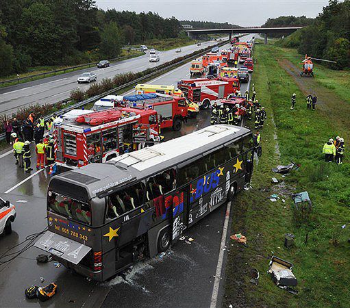 Zmarła kobieta ranna w katastrofie autobusu w Niemczech