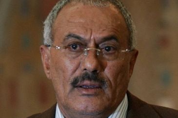Ranny prezydent Jemenu wyjechał z kraju po pomoc