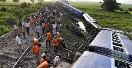 Wykoleił się pociąg w Indiach; 69 osób nie żyje