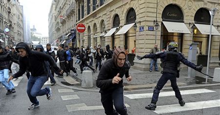 Francuska młodzież po raz kolejny starła się z policją