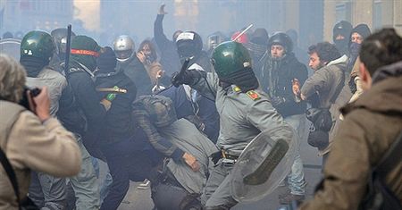 Wielka zadyma w Rzymie - anarchiści demolują miasto