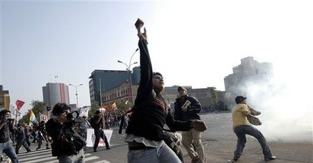 Starcia policji z demonstrantami broniącymi praw Indian