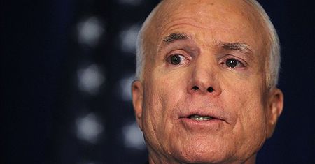 McCain zawiesza kampanię w związku z kryzysem