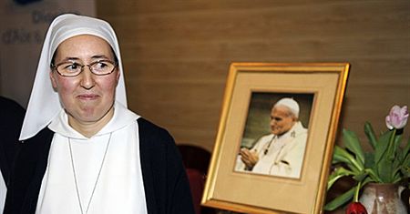 Siostry przyniosą do ołtarza relikwiarz z krwią Jana Pawła II