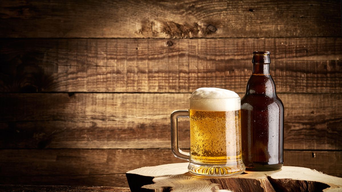 Piwo miodowe ma łagodniejszy smak i przyjemny aromat.