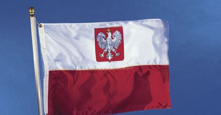 Flaga na każdym budynku - chcą posłowie
