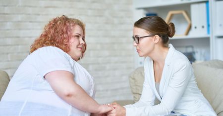 Otyłość prosta – objawy, przyczyny i czynniki ryzyka, leczenie