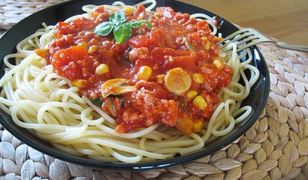 Do serca faceta przez... spaghetti z małżami