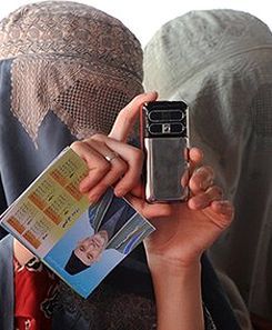 Burki i komórki, czyli wybory po afgańsku