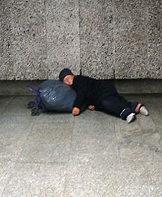 Bezdomność na dworcu