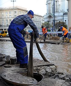 Plac Zbawiciela zamienił się w bajoro