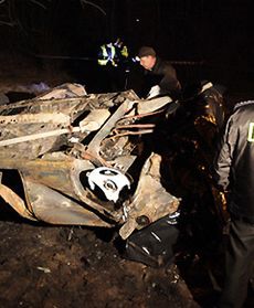 Spłonęli we wraku auta