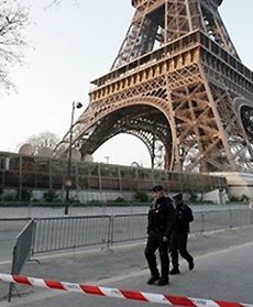 Ewakuacja wieży Eiffla