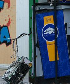 Złodzieje wysadzili bankomat