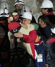 Podróż górników w kapsułach na ziemię