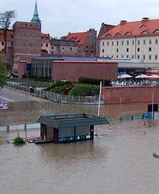 Wisła wlewa się do Torunia