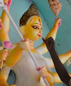 Otaczają się boginiami