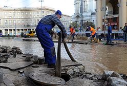 Plac Zbawiciela zamienił się w bajoro