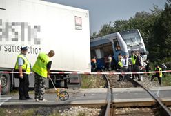 Wypadek tira na przejeździe kolejowym