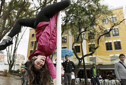 Wyginaj śmiało ciało na rurze