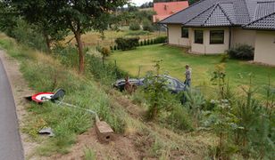 Dachował, szukając telefonu