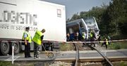 Wypadek tira na przejeździe kolejowym