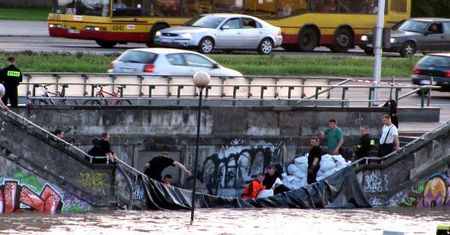 Warszawa zmaga się z wodą