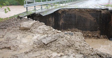 Nieprzejezdne ulice, zerwane mosty