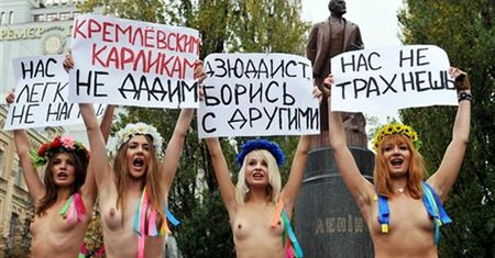 Protestują bez staników