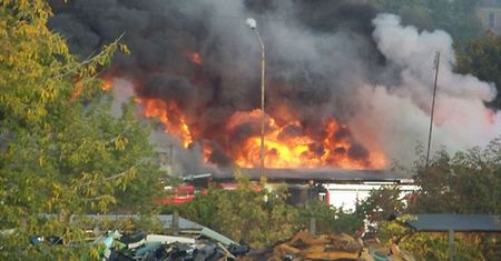 Ogień pochłonął budynek socjalny