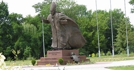Pomniki niegodne papieża