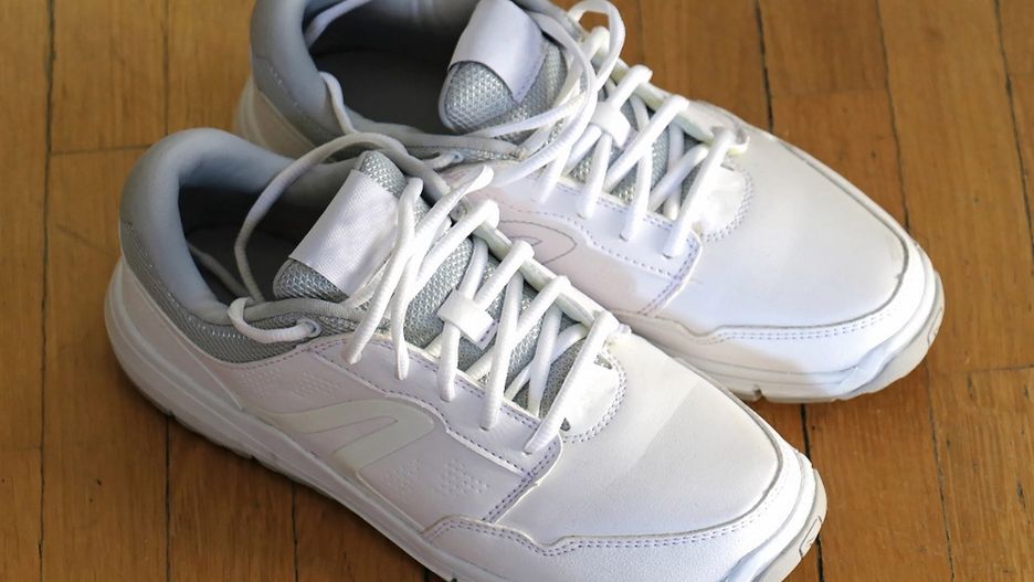 Jak wyczyścić białe buty?