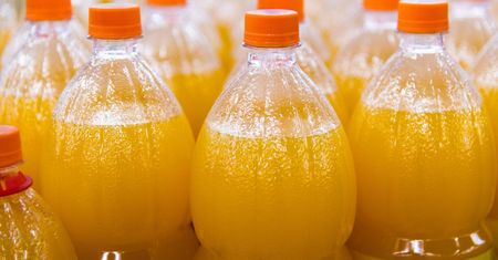 6 najgorszych produktów na jelita. Mogą powodować ból brzucha i wzdęcia