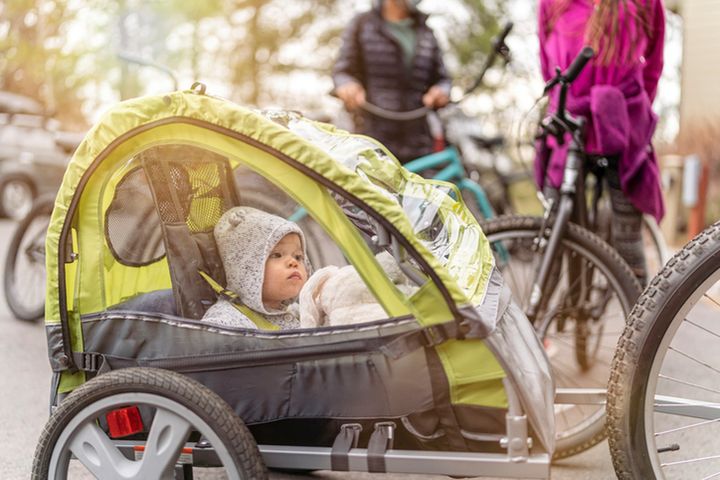 Naukowcy zbadali przyczepki rowerowe. "Dzieci są narażone na niebezpieczne substancje"