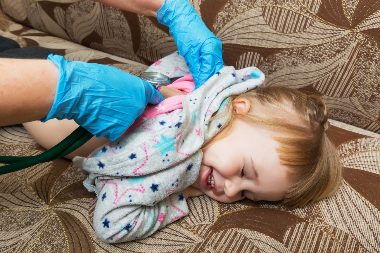 Kiedy podejrzewasz, że twoje dziecko cierpi na zapalenie płuc, wezwij lekarza