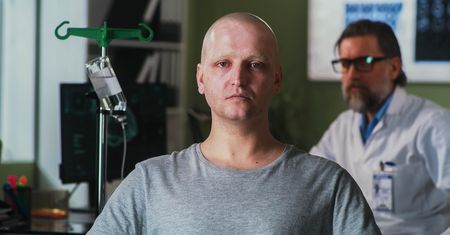 Nie oszczędza mężczyzn. Panowie często lekceważą objawy tego raka