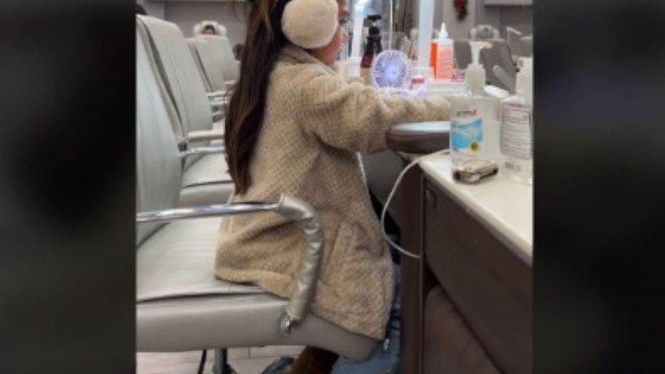 7-latka to mała "diva". "Nosi UGG na platformie i prosi o Starbucksa przed szkołą"