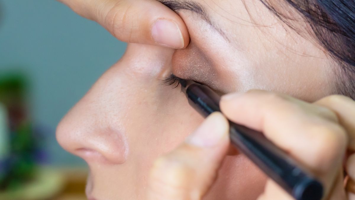 Kreski na powiekach są zawsze modnym elementem makijażu