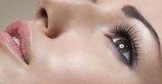 Lifting rzęs - na czym polega, jak go wykonać i jak dbać o rzęsy po zabiegu