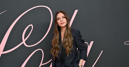 Rano zawsze wypija 3 łyżki tego napoju. Jeden z sekretów urody Victorii Beckham