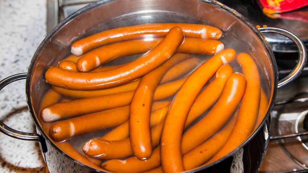 Parówki na śniadanie. Tego błędu unikaj